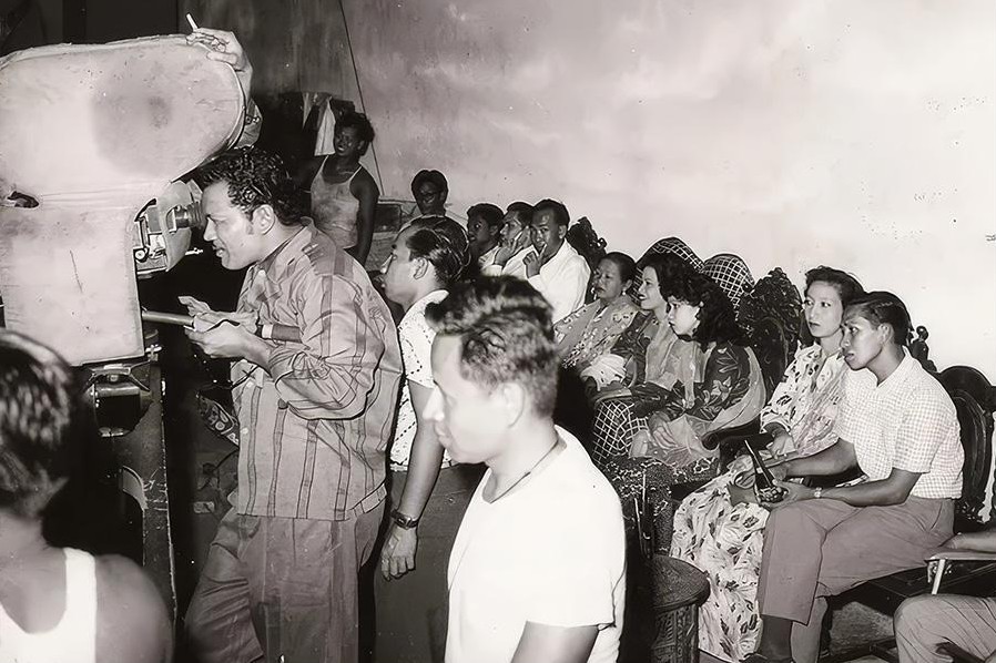 Crowds around P. Ramlee